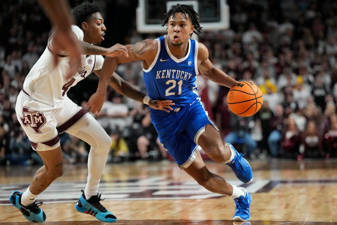 Kentucky guard D.J. Wagner (21) drives the lane against Texas A&M guard Wade Taylor IV (4) during the second half of a game in College Station, Texas, on Jan. 13. The Aggies won, 97-92, in overtime. Now, the two teams will square off Friday in the SEC Tournament quarterfinals.