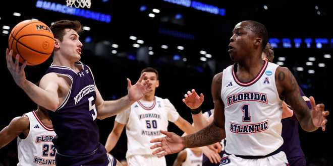 NEW YORK, NEW YORK - MARCH 22: Ryan Langborg #5 of the Northwestern Wildcats looks to pass against Johnell Davis #1 of the Florida Atlantic Owls during the first half in the first round of the NCAA Men&apos;s Basketball Tournament at Barclays Center on March 22, 2024 in New York City. (Photo by Sarah Stier/Getty Images)