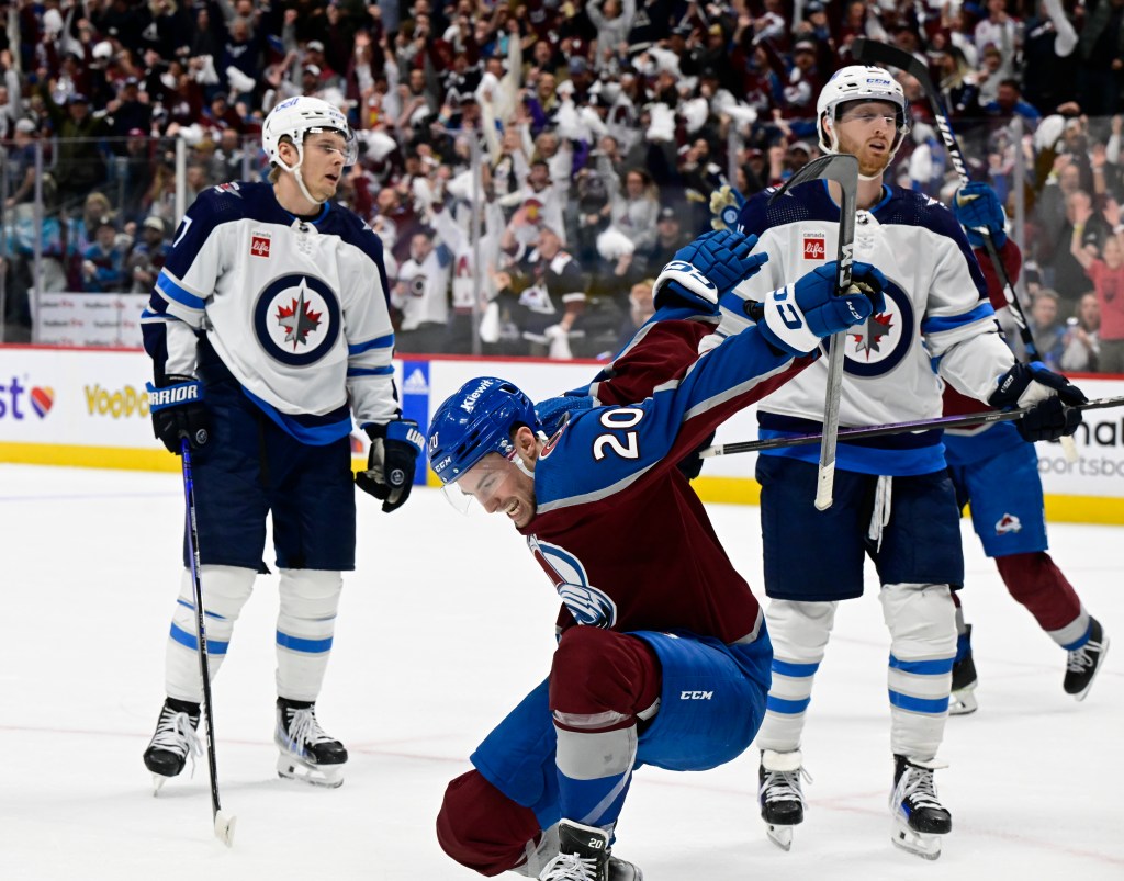 Avalanche routs Jets in Game 3 with five third-period goals