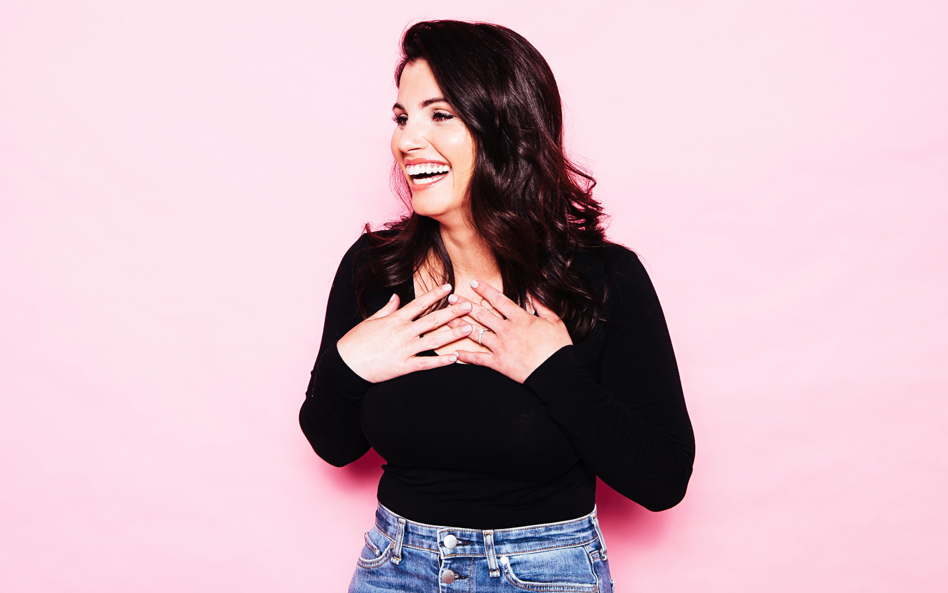 A headshot of Berklee Online graduate Jaymee Senigaglia with a pink backdrop. 