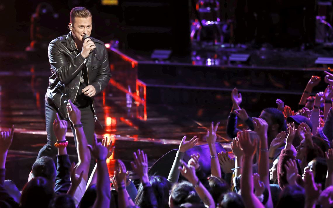 Jimmy Mowery performing on season 16 of The Voice with a cheering audience. 