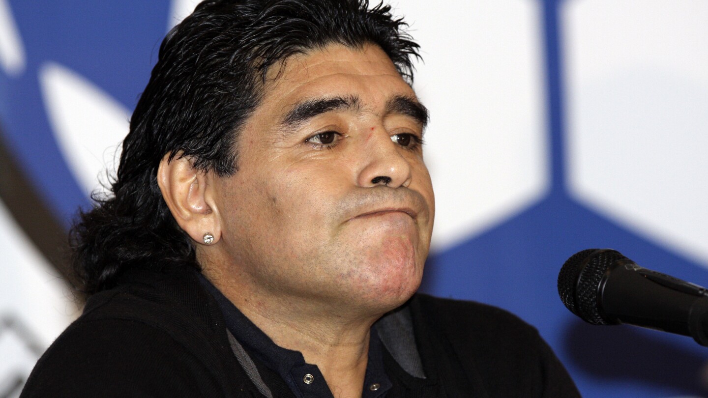 A medical report on soccer legend Maradona's death aims to undercut homicide case against medics