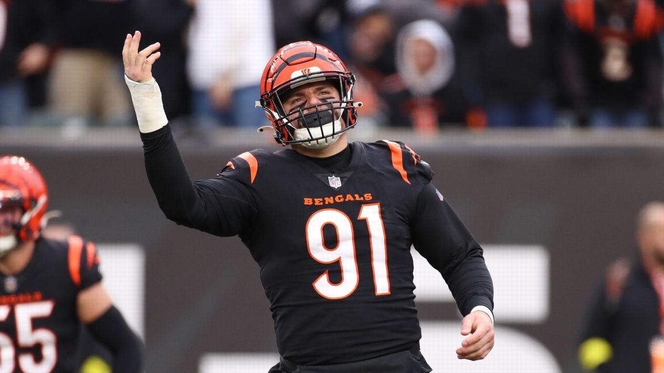 Bengals' Trey Hendrickson, seeking long-term deal, requests trade