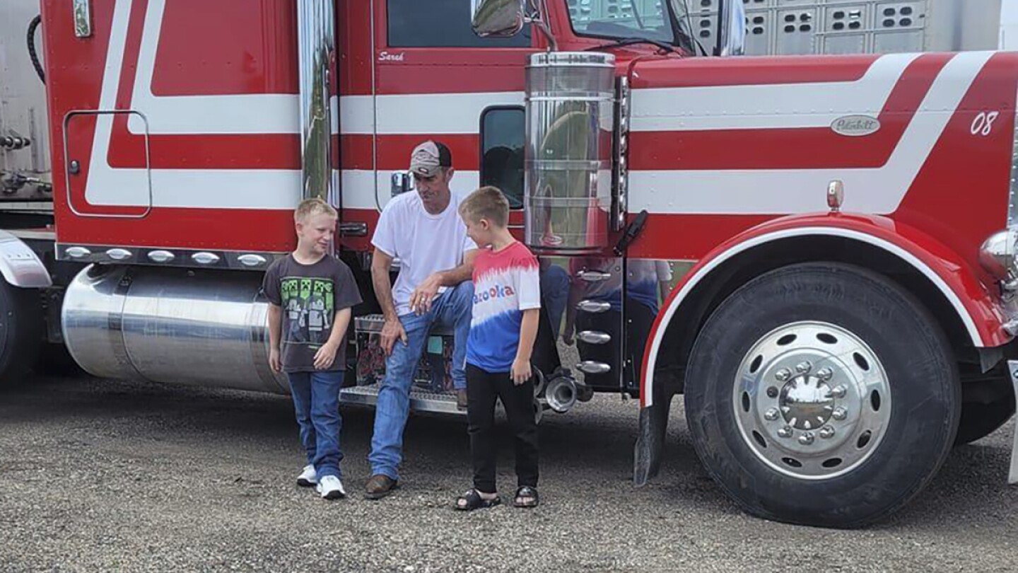 Body believed to be that of trucker who went missing in November found in Iowa farm field