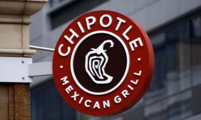 Chipotle reverses protein policy, says workers can choose chicken once again