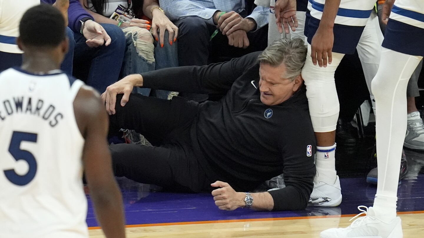 Timberwolves coach Chris Finch tears knee tendon after collision