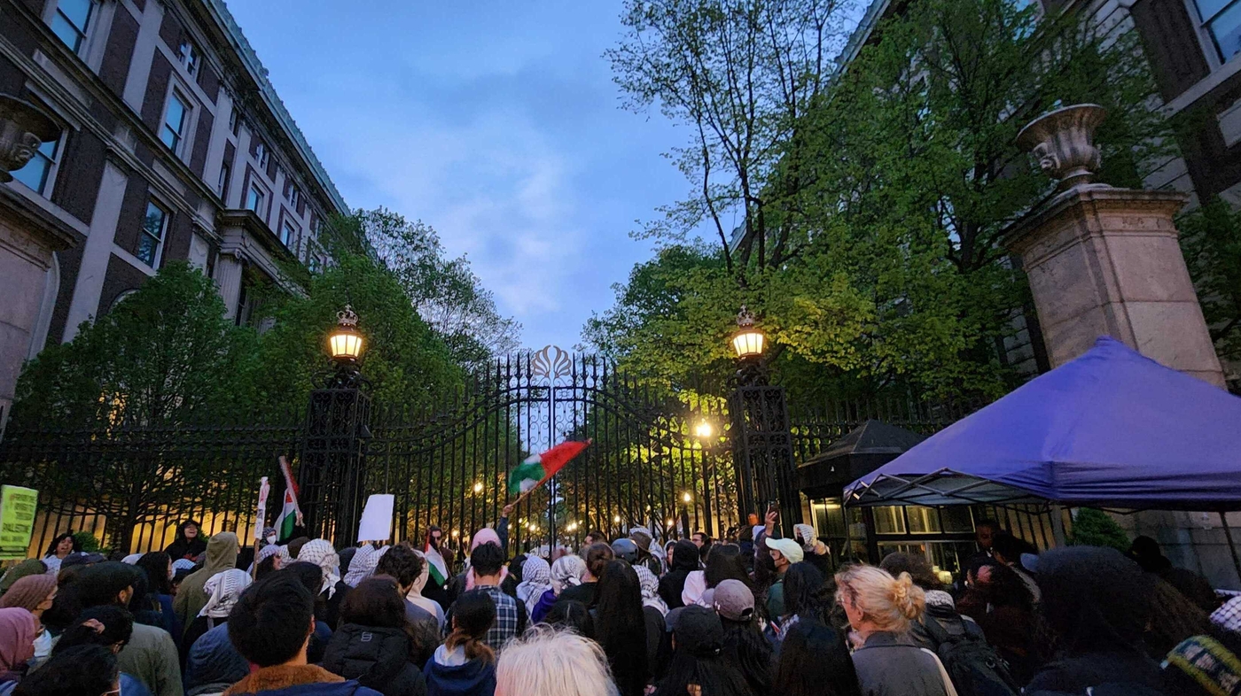 Police enter Hamilton Hall at Columbia University amid protests : NPR