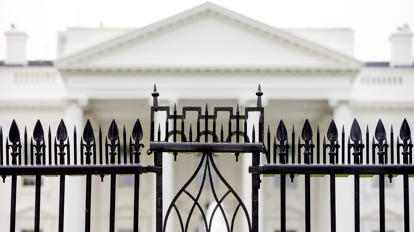 Driver dies after crashing into White House perimeter gate, Secret Service says : NPR