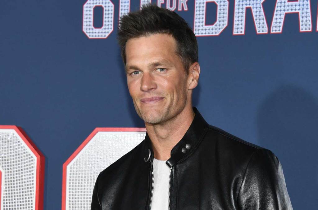 Tom Brady Jabs at Kanye West While Roasting Kim Kardashian: Watch