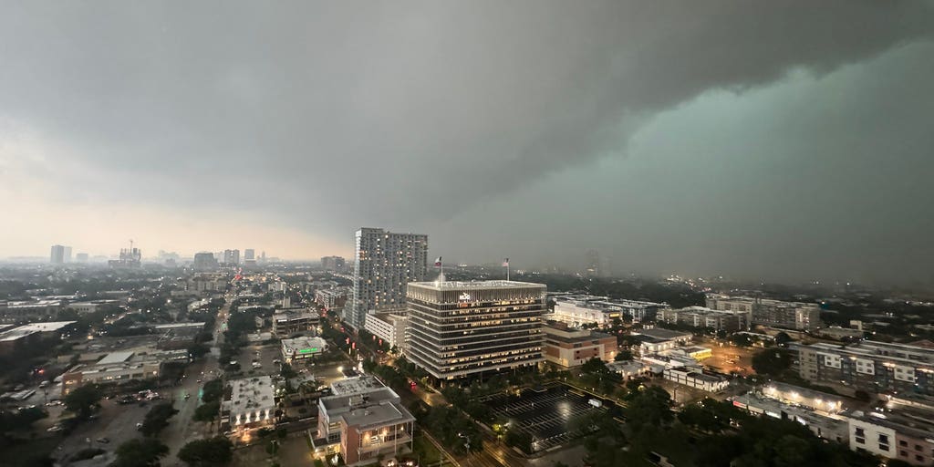 Severe thunderstorms leave widespread damage, power outages around Houston