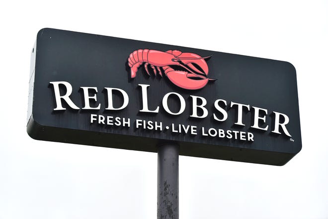 The street signage for the now closed Baymeadows Road Red Lobster restaurant. Red Lobster employees arrived at the 7820 Baymeadows Road location Tuesday morning, May 14, 2024 to help clean out the restaurant, one of three Red Lobster locations that were abruptly closed Monday. [Bob Self/Florida Times-Union]