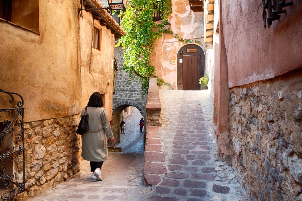 Yoga walking Beautiful-Villages-Spain_Spain-Village-Feature_miguelangelortega