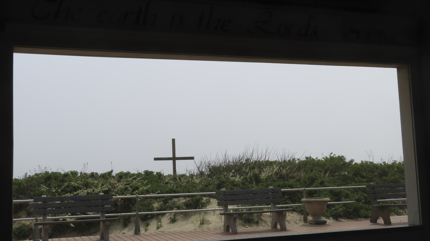 A Christian group allows Sunday morning access to a New Jersey beach it closed to honor God