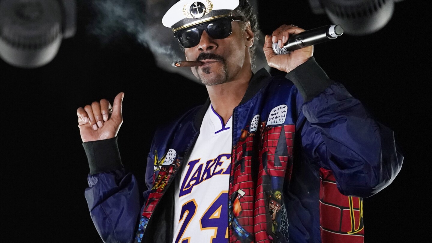 After Barstool Sports sponsorship fizzles, Snoop Dogg brand is attached to Arizona Bowl, fo shizzle