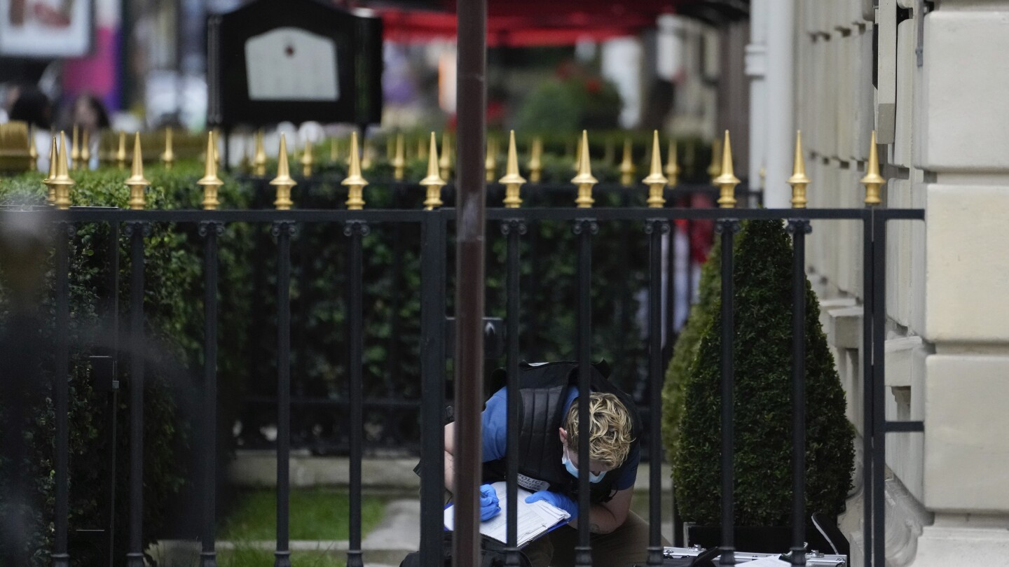 Armed robbers hit luxury store in Paris reported to be 'Jeweler to the Stars'