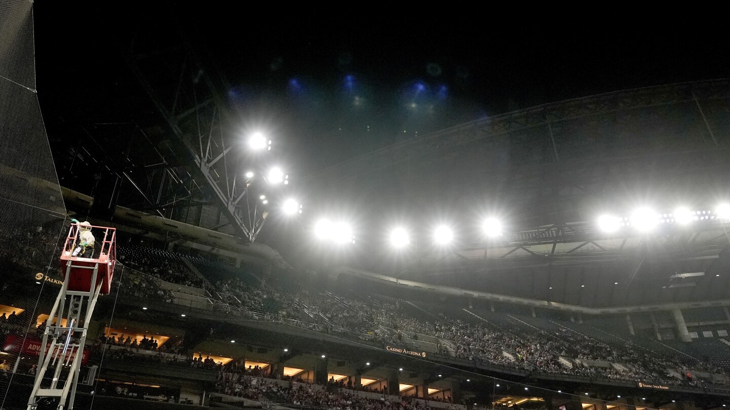 Bee Game: Dodgers and Diamondbacks delayed due to bee swarm