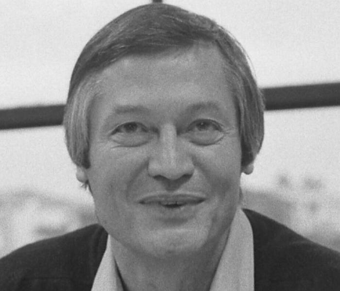 Roger Corman, B-Movie Director With A-List Reputation Dies At 98