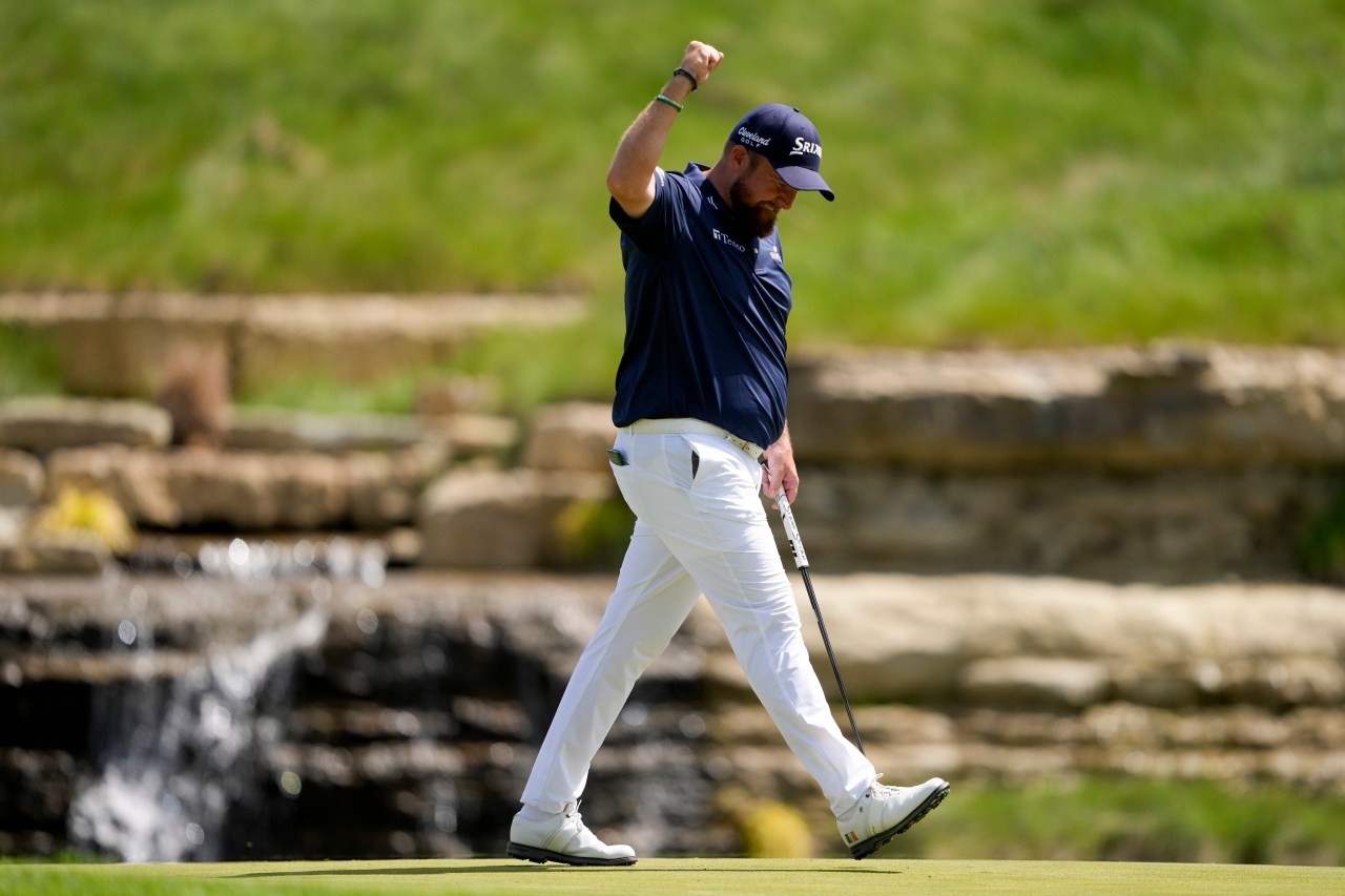 Shane Lowry ties a major championship record by shooting a 9-under 62 to get into the mix at the PGA