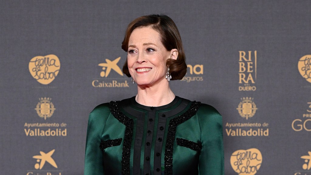 Sigourney Weaver in Talks to Join Star Wars Film 'The Mandalorian & Grogu'