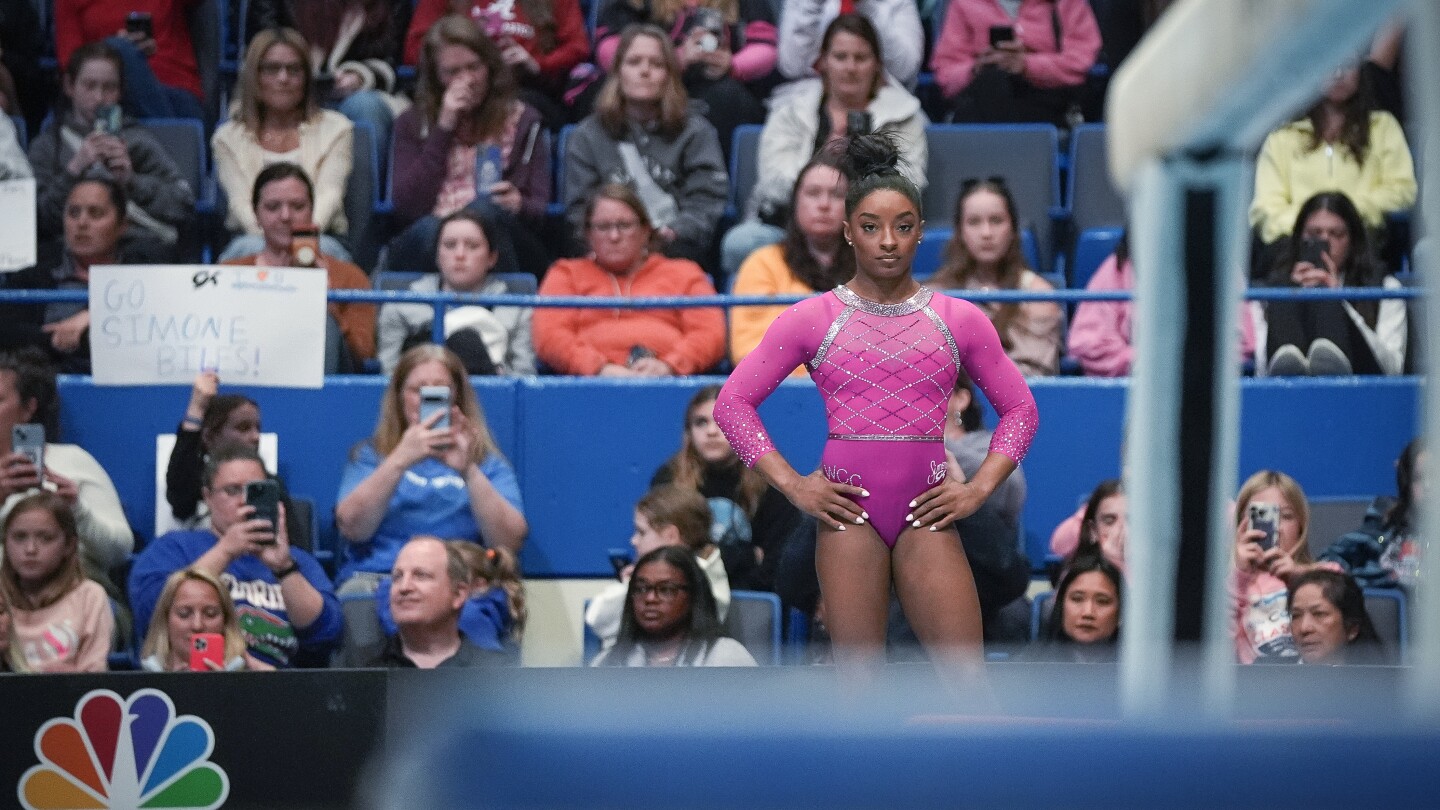 Simone Biles shines in return while Gabby Douglas scratches after a shaky start at the U.S. Classic