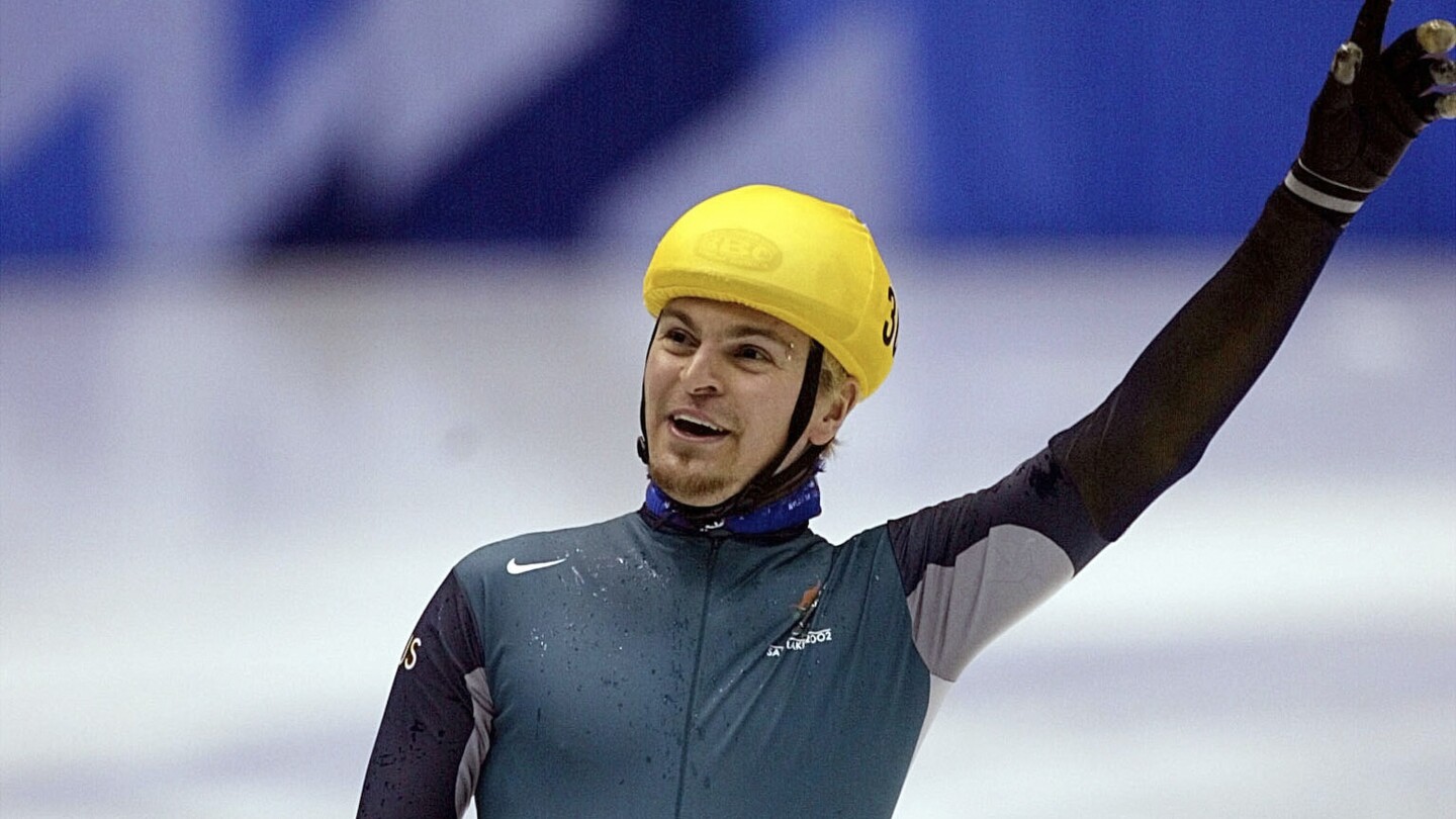 The 'accidental hero' gold medalist Steven Bradbury receives an Australian bravery award for rescues