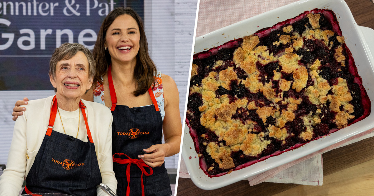 Jennifer Garner, mom Pat make blackberry cobbler on TODAY