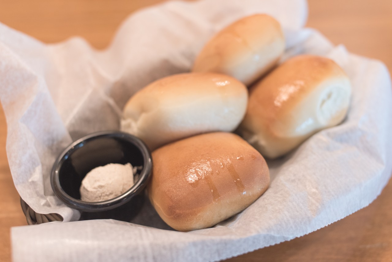 Texas Roadhouse rolls to hit Ohio grocery shelves