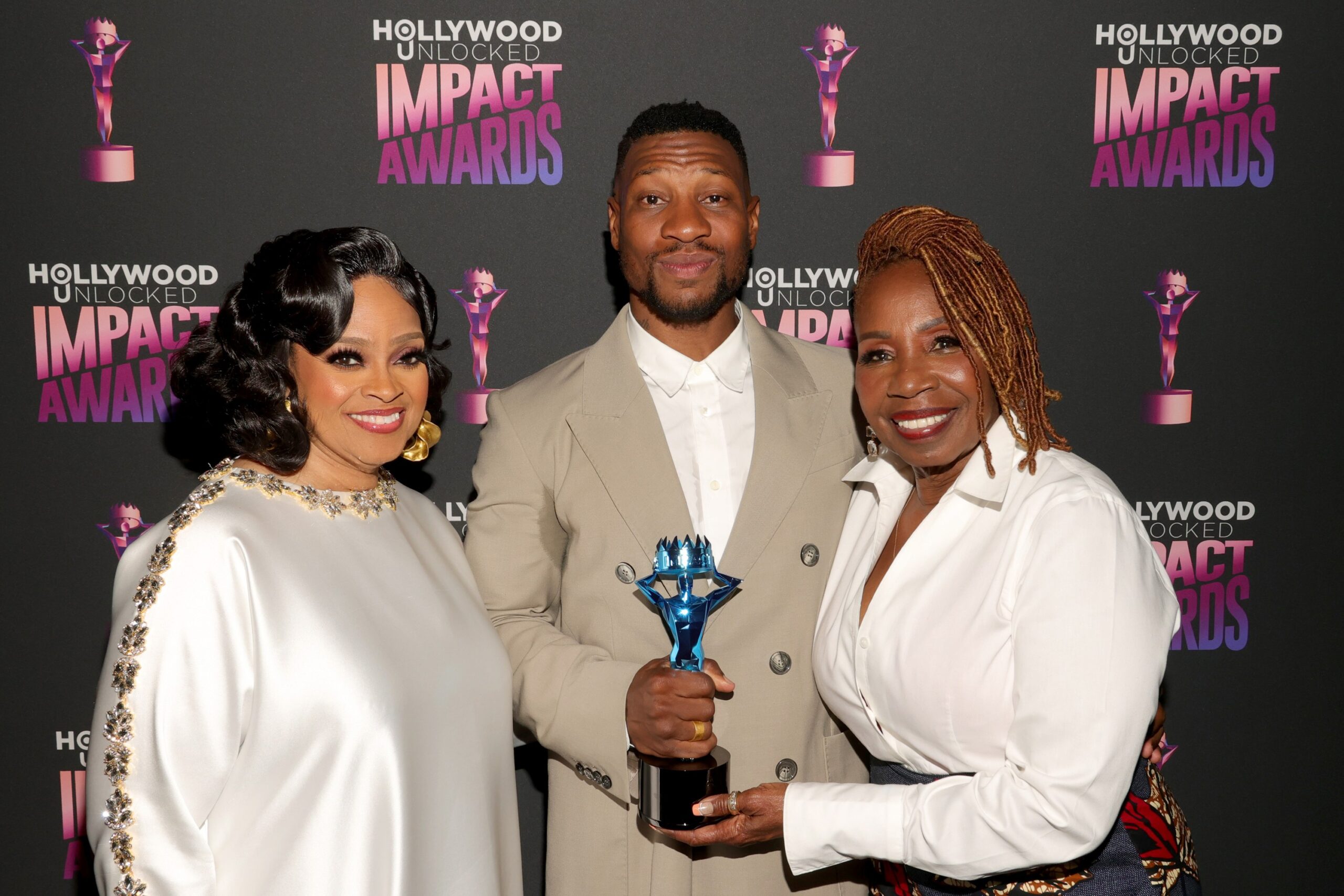 Jonathan Majors Gets Perseverance Award, Thanks Stars for Support