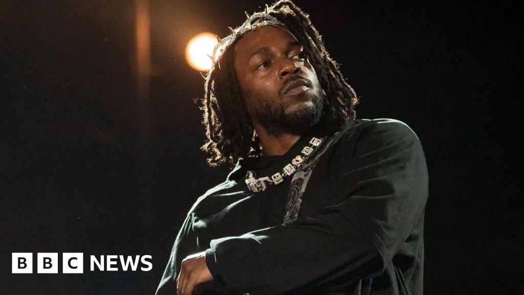 Kendrick Lamar plays Drake diss track Not Like US five times at LA concert