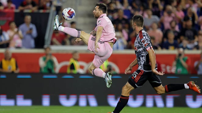 Lionel Messi and Argentina vs Chile in Copa America 2024 at MetLife Stadium