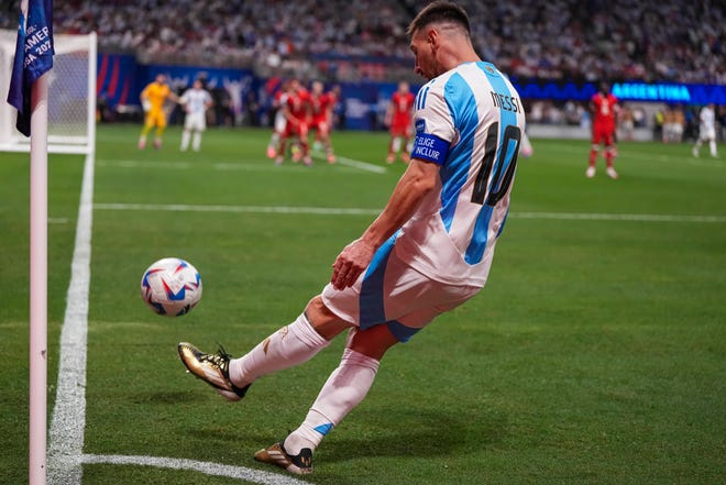 Jun 20, 2024; Atlanta, GA, USA; Argentina forward Lionel Messi (10) in action against Canada during the second half at Mercedez-Benz Stadium. Mandatory Credit: Dale Zanine-USA TODAY Sports