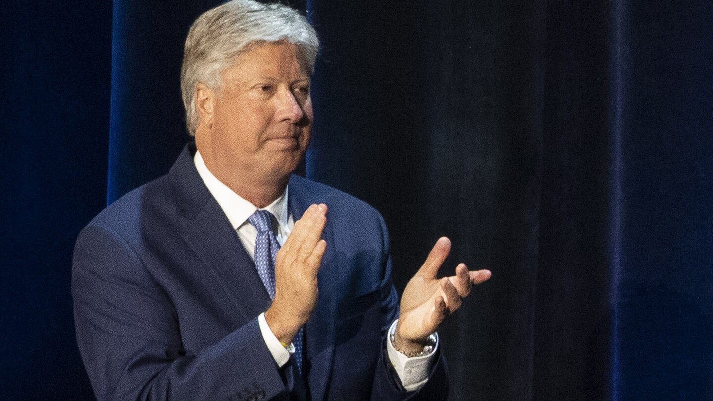 Texas megachurch pastor Robert Morris resigns after woman says he sexually abused her