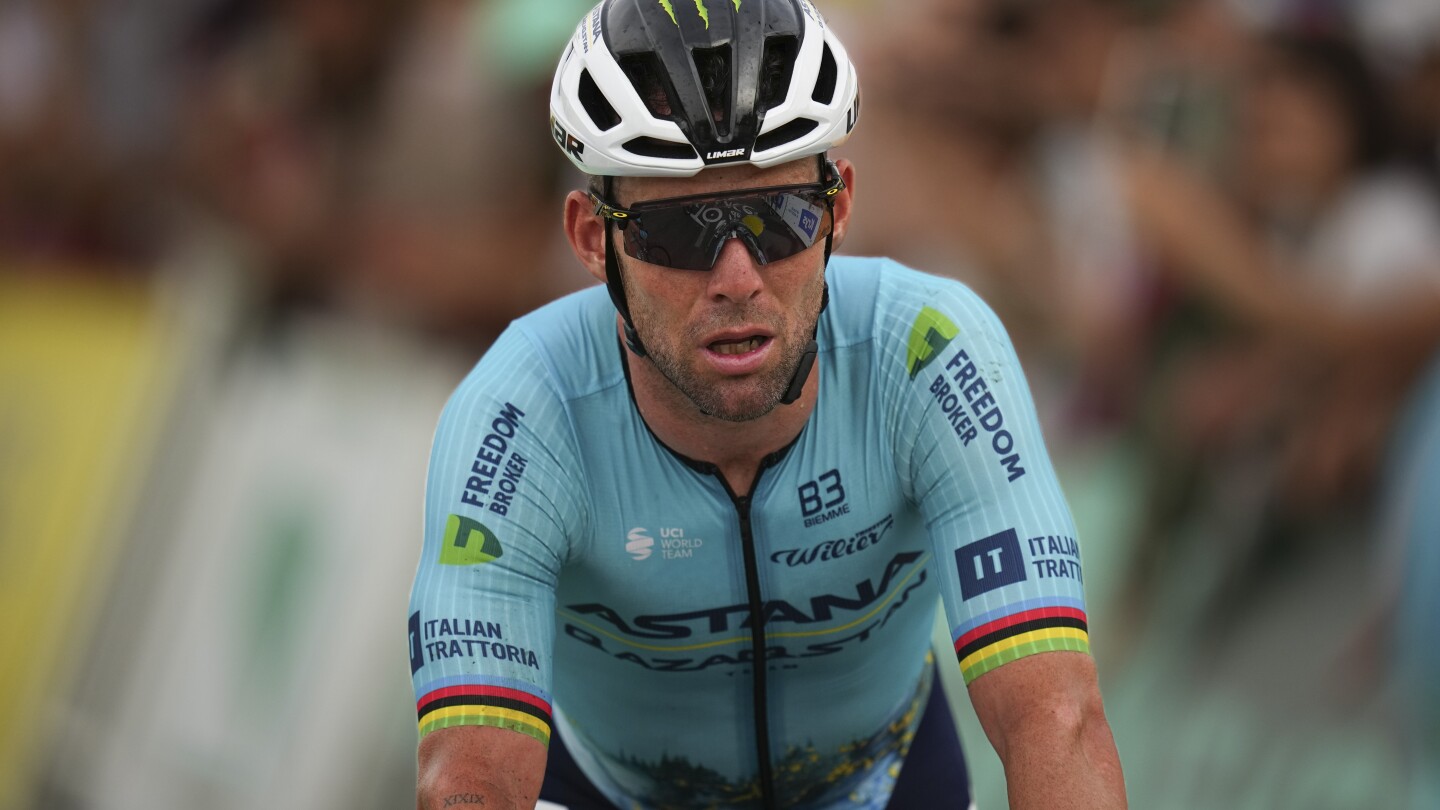 Tour de France: Mark Cavendish struggles with stomach issues