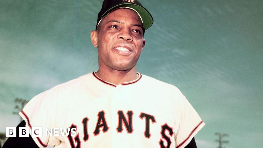 Tributes paid to 'true giant' of baseball, Willie Mays