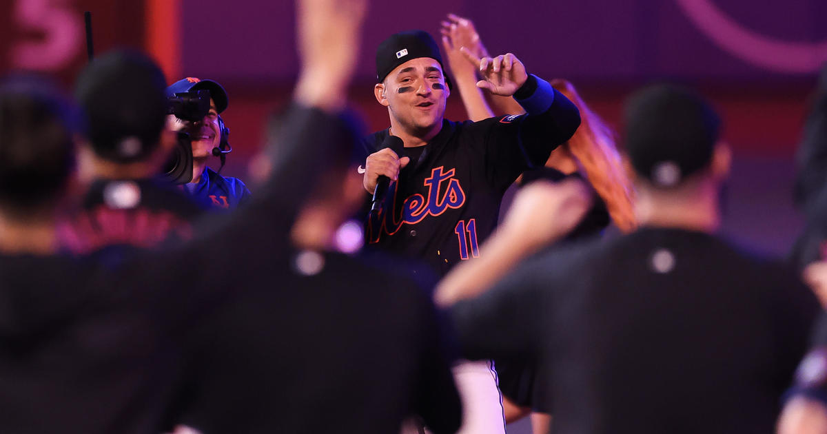 Watch Mets infielder José Iglesias perform "OMG" on field after game against Astros