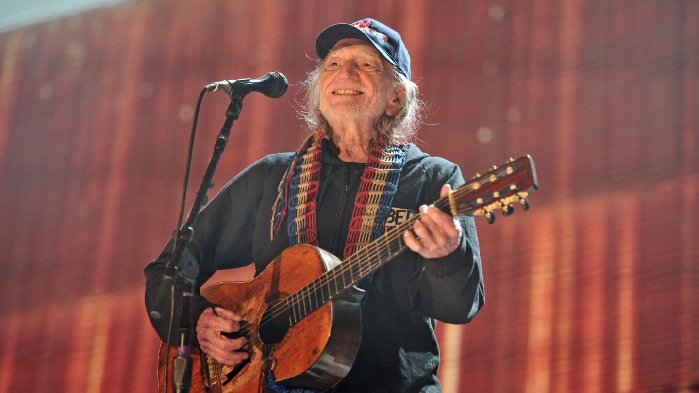 Willie Nelson pulls out of Friday’s Outlaw Music Festival in Alpharetta due to illness – WABE