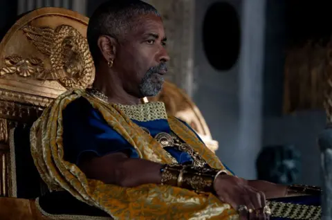 Paramount Denzel Washington as gladiator sponsor Macrinus