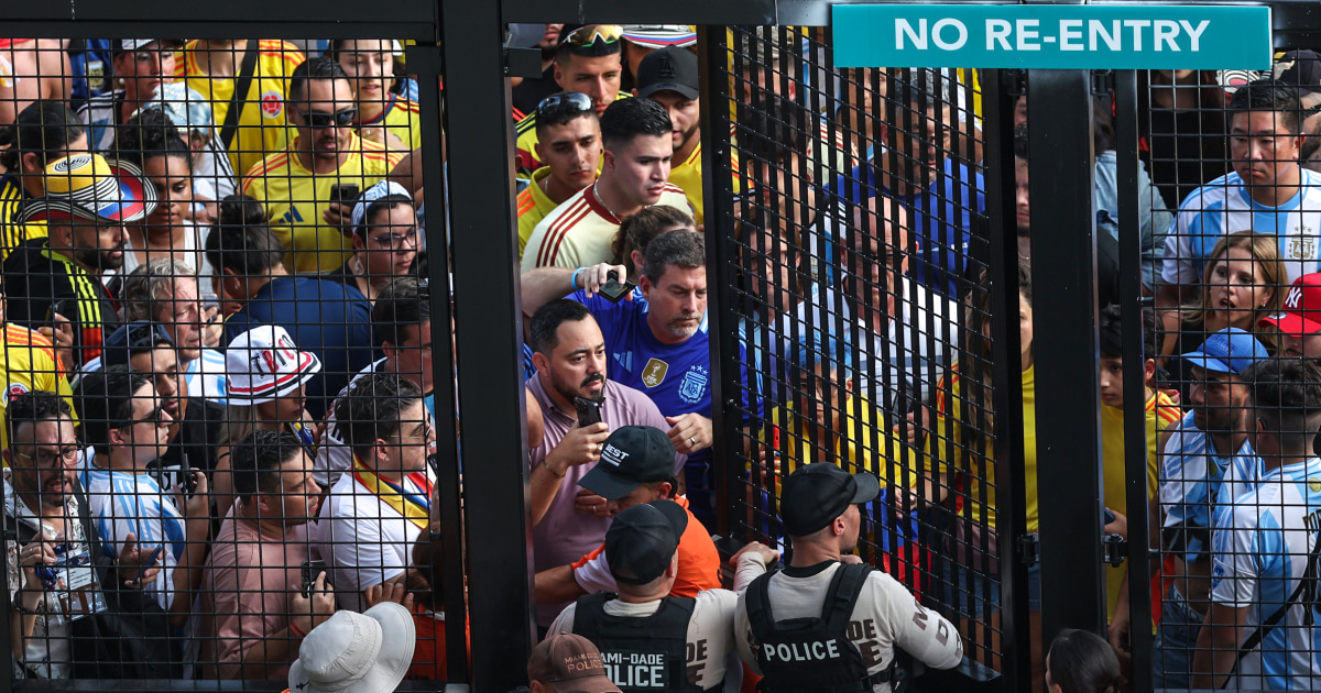 Crowd issues delay Copa América final between Argentina and Colombia