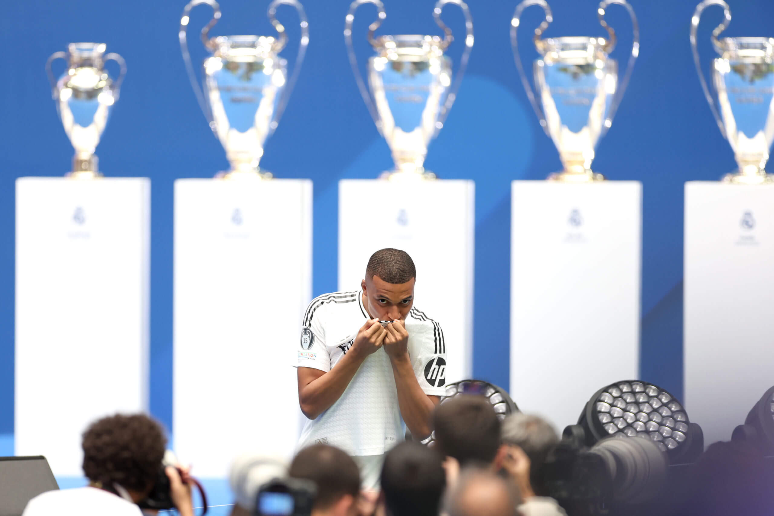 Inside Kylian Mbappe’s Real Madrid presentation: Echoes of Ronaldo and warm welcome for family