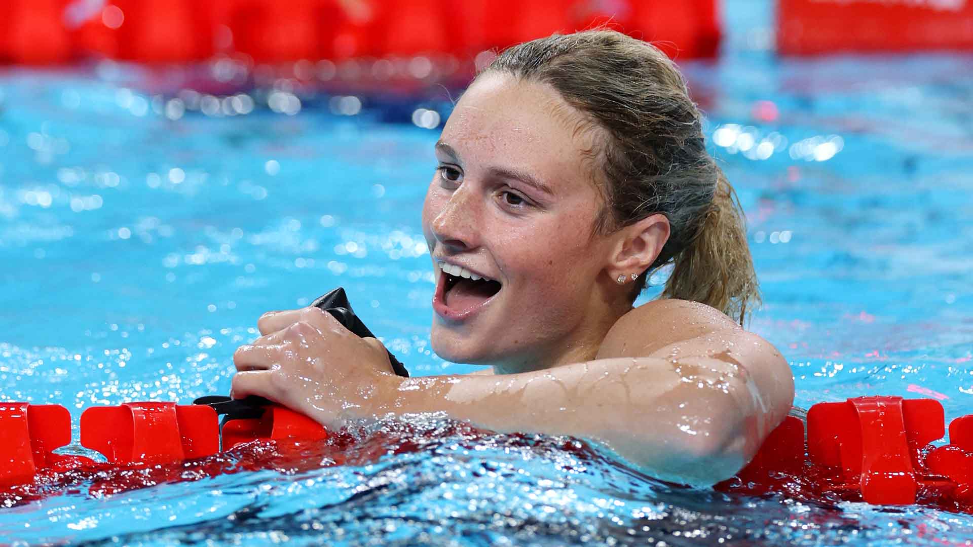 Canadian teen McIntosh fulfills potential, Americans Grimes and Weyant go silver-bronze in women's 400m IM