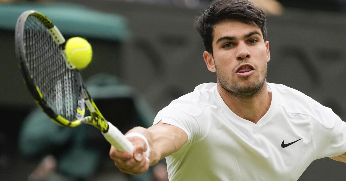 Carlos Alcaraz and Jannik Sinner advance to Wimbledon quarterfinals