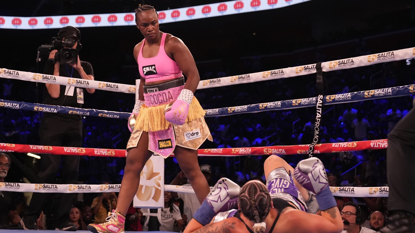 Claressa Shields knocks out Vanessa Lepage-Joanisse in 2nd round