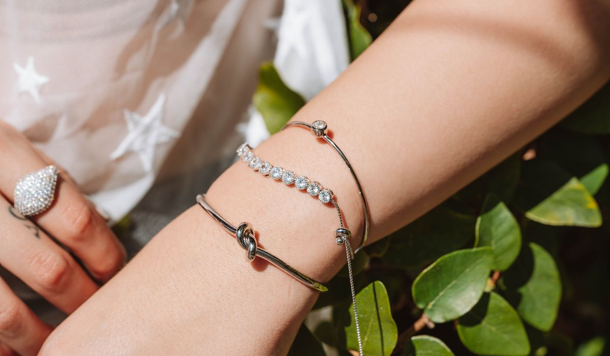 Discover the Perfect Gift Shopping for Personalized Heart Bracelets