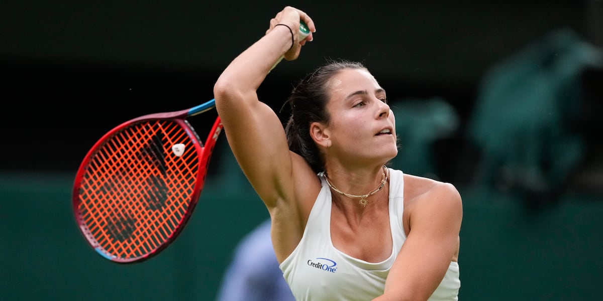 Emma Navarro beats Naomi Osaka to advance at Wimbledon