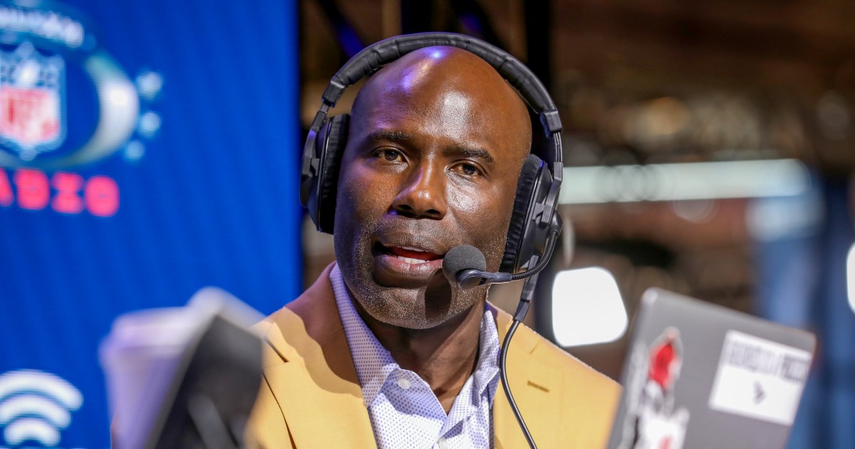 Football Hall of Famer Terrell Davis believes race played role in handcuffed removal from United flight