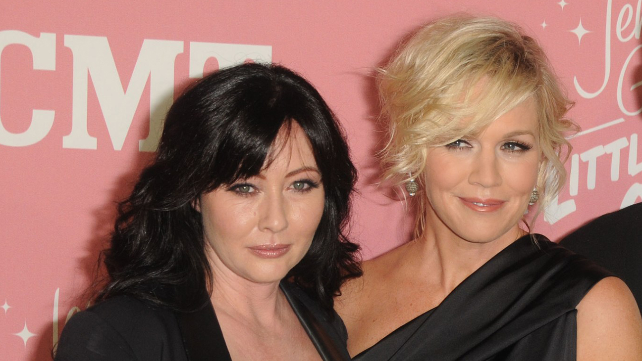 From left: Shannen Doherty and Jennie Garth in 2012