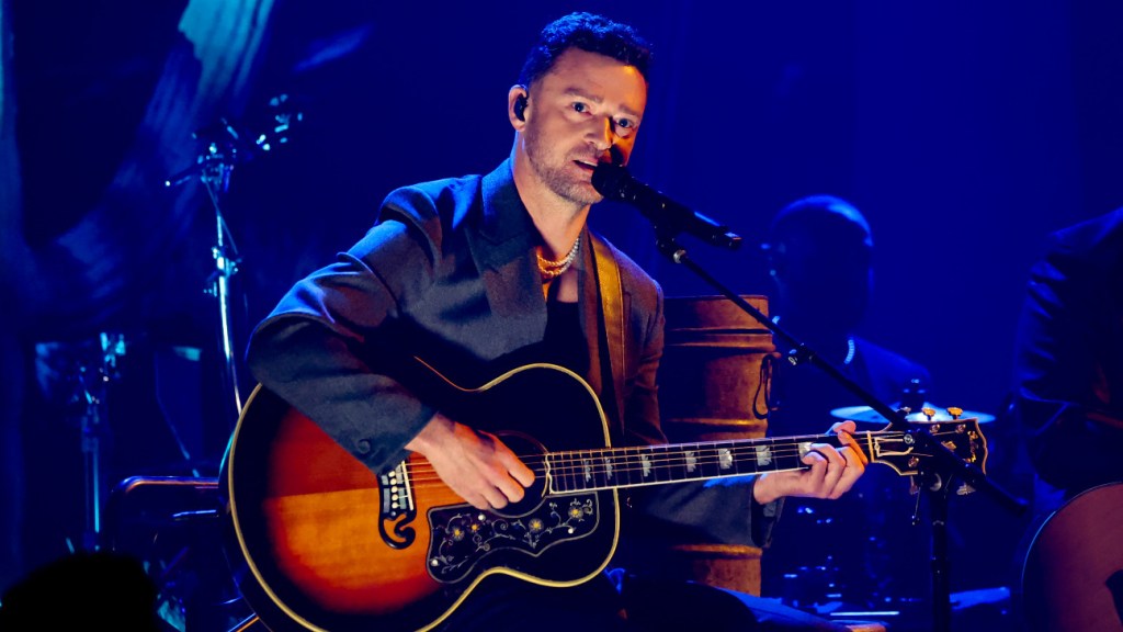 Justin Timberlake Seemingly Jokes About DWI Arrest During Boston Show