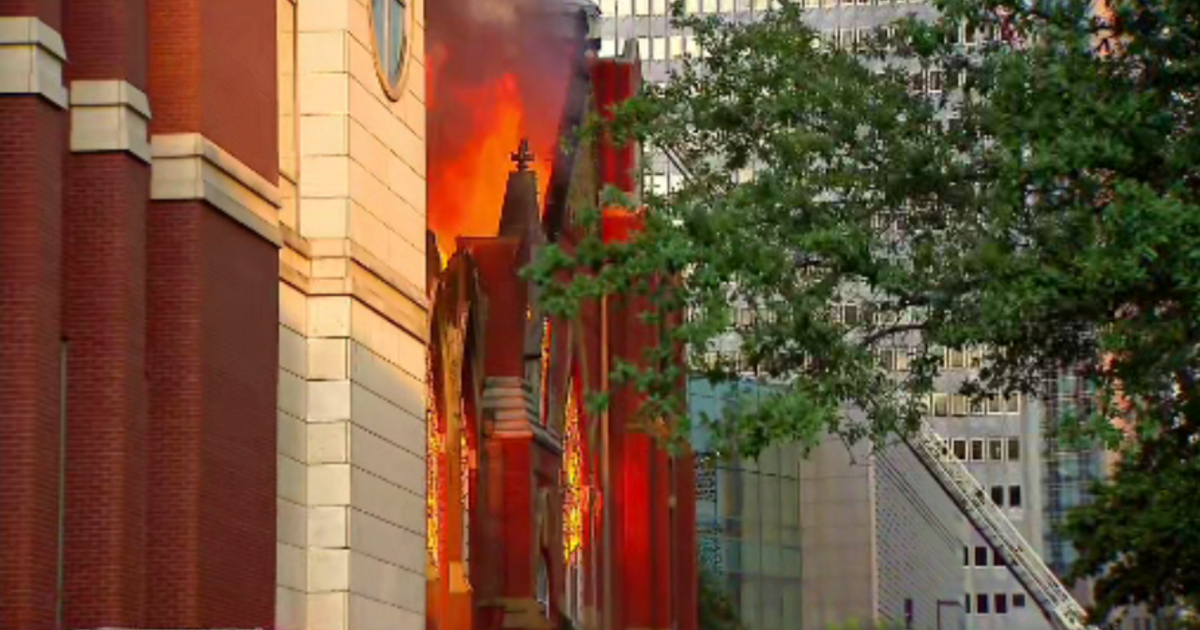 Massive 4-alarm blaze at historic First Baptist Dallas "knocked down and contained": Fire officials