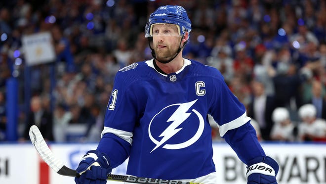 Nashville Predators sign Steven Stamkos to a 4-year deal