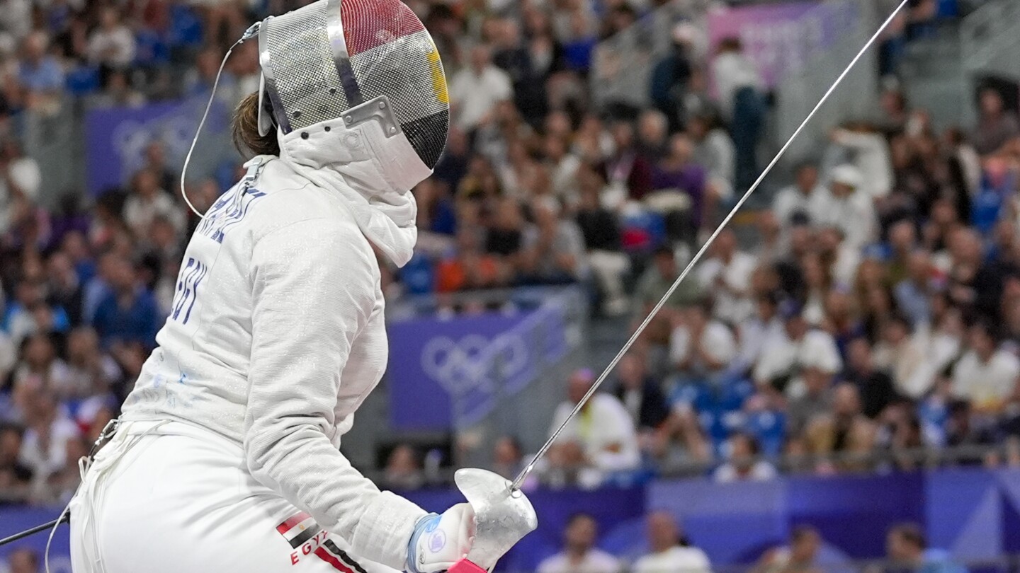 Pregnant fencer competes at Paris Olympics